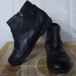 Booties 9M Black Leather Valley Lane Comfy